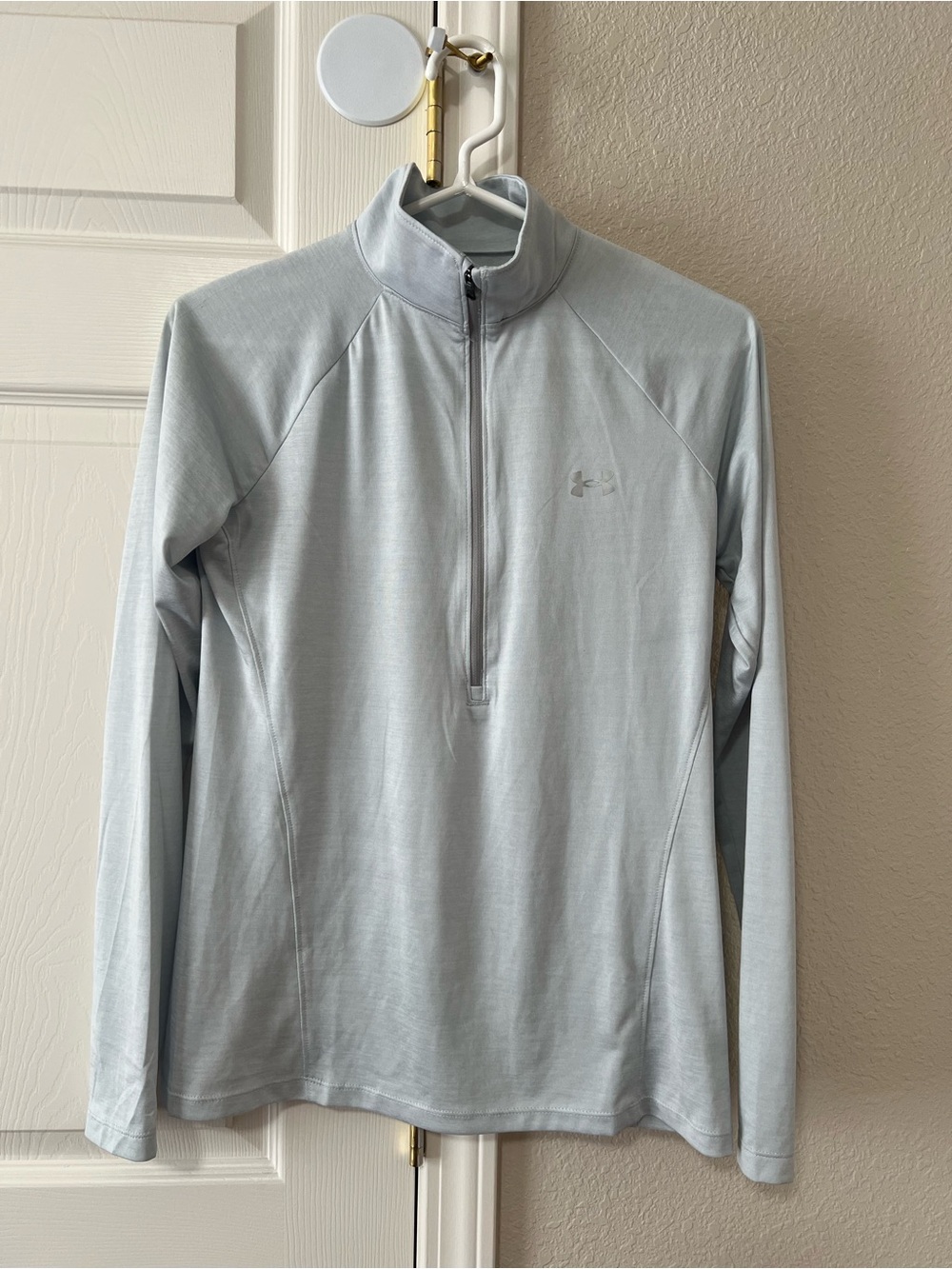 Under Armour HeatGear Women’s Medium Gray 1/4 Zip Pullover 1320128